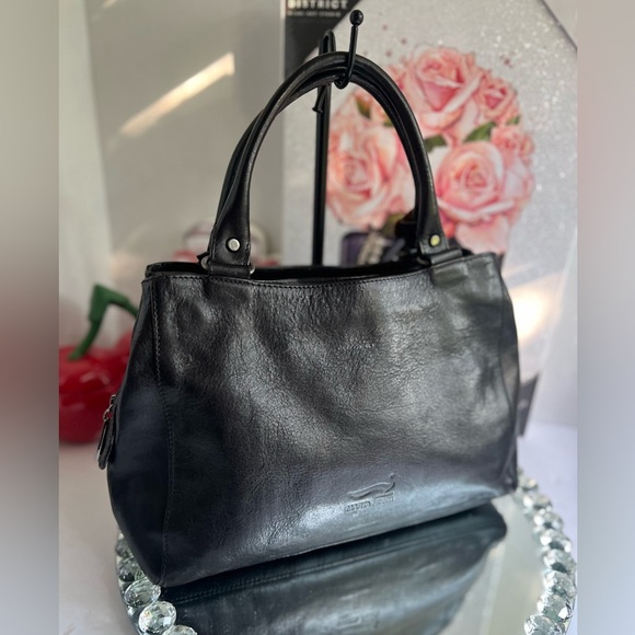 Marta Ponti made Portugal Elegant Black Leather Shoulder Bag - Picture 1 of 14